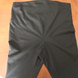 Old Navy maternity capris